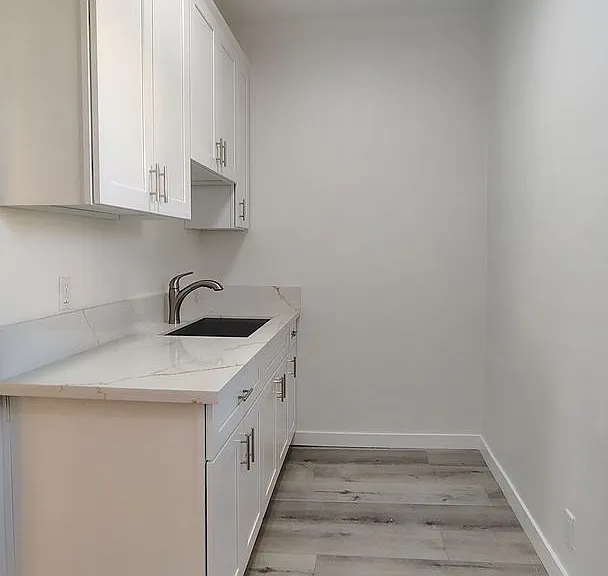 1565 S. Hobart Blvd — Photo 16