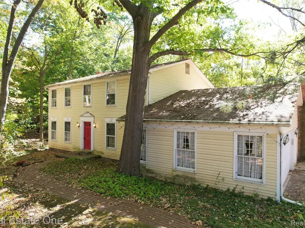 3961 Will O Way Ln, West Bloomfield, MI 48323