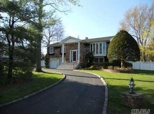 27 Bethal Ln, Commack, NY 11725