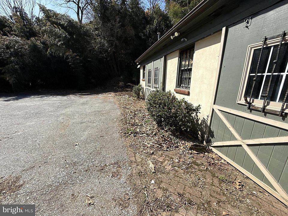 1st image of 888 Horseshoe Pike