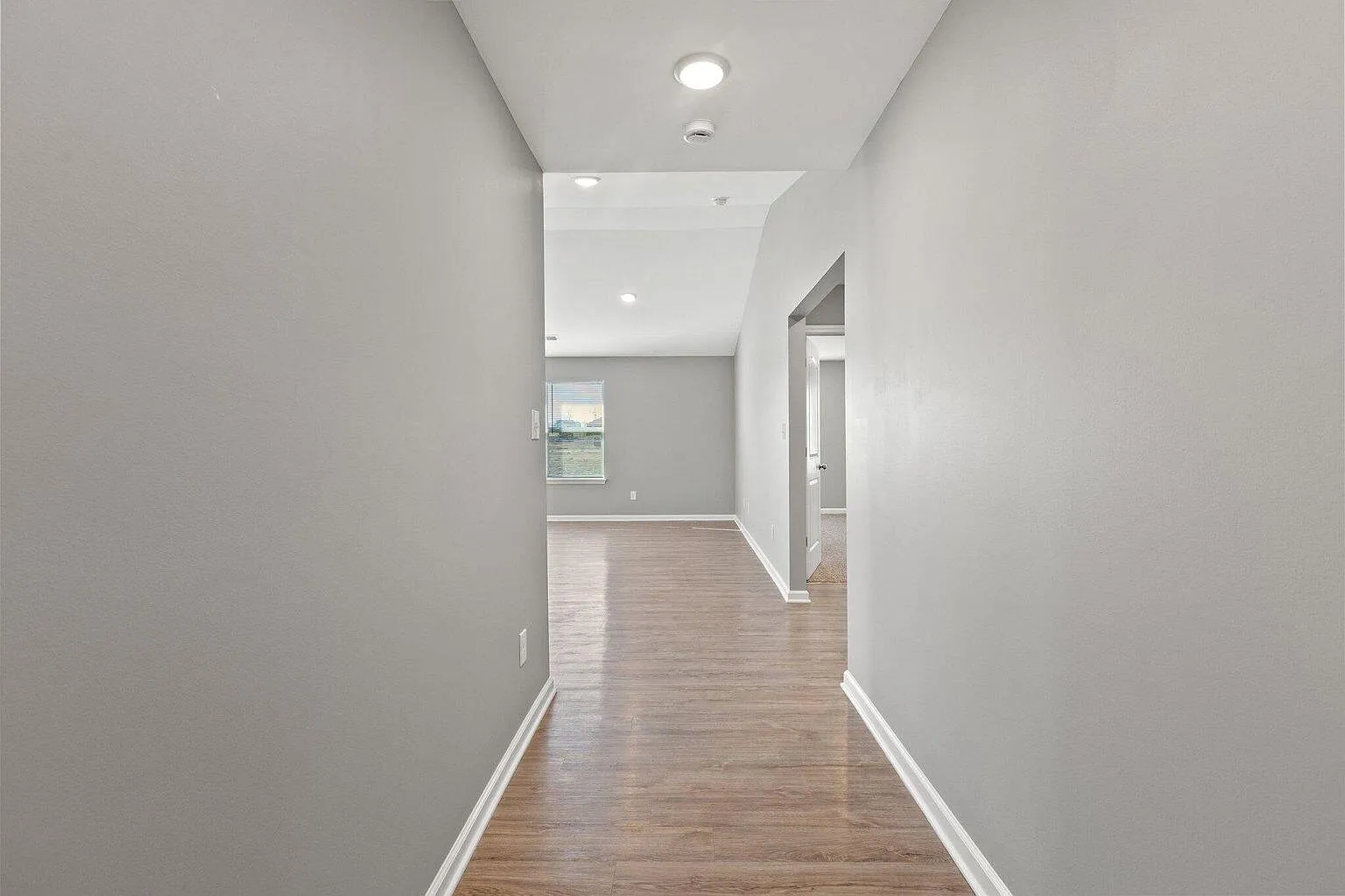 3 bed, 2.0 bath, 1625 sqft, $2,100 — Photo 2