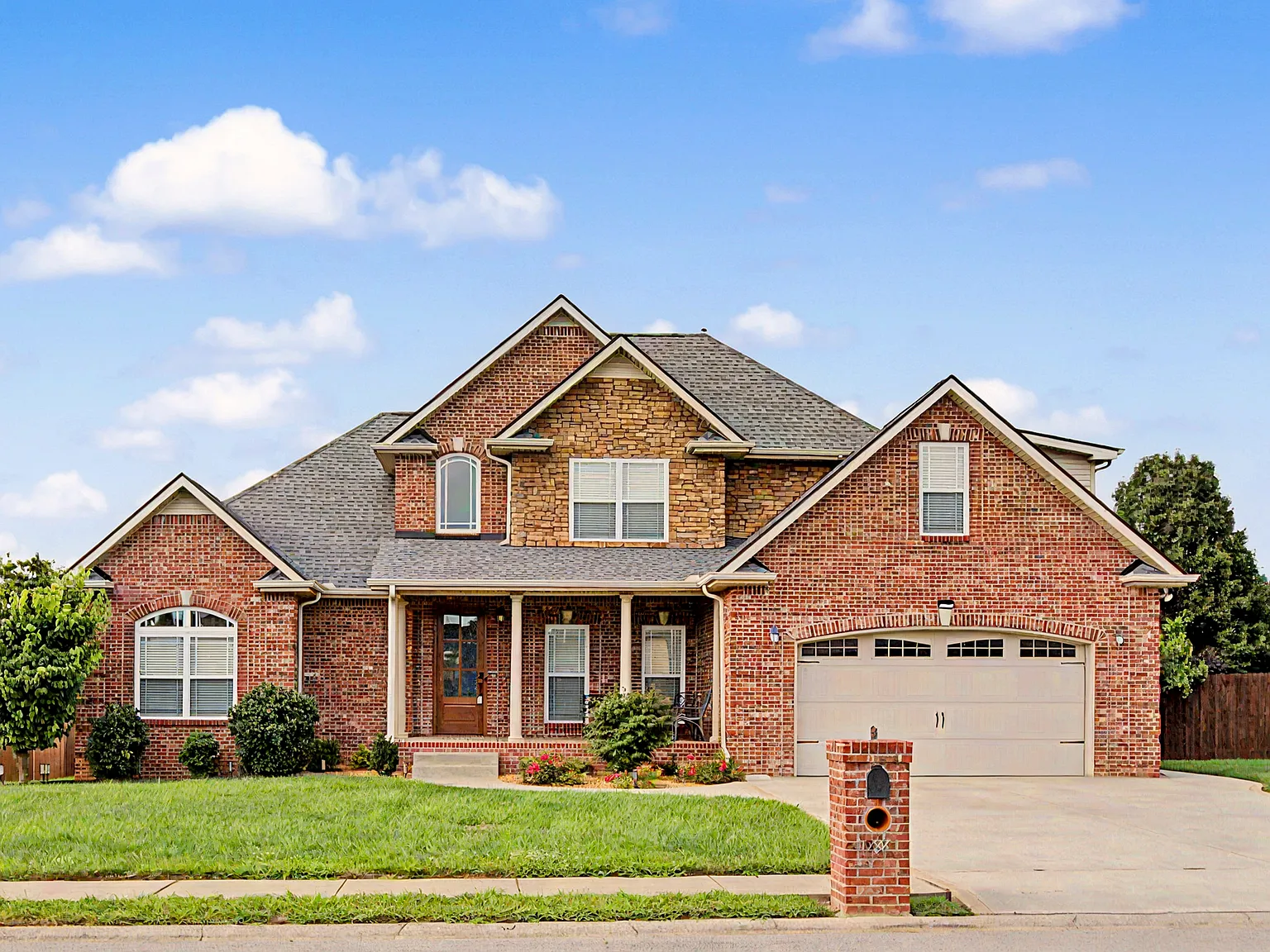 4 bed, 2876 sqft, $2,795 — Photo 1