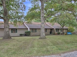 32 Glenn Dr, White Heath, IL 61884
