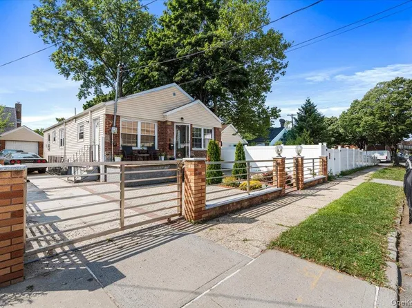 18710 121st Avenue, Saint Albans, NY 11412