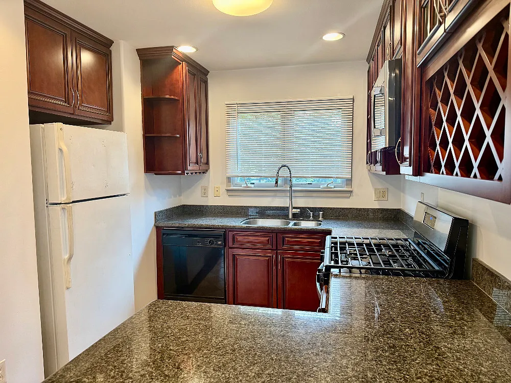 1 bed, 600 sqft, $1,900 — Photo 2
