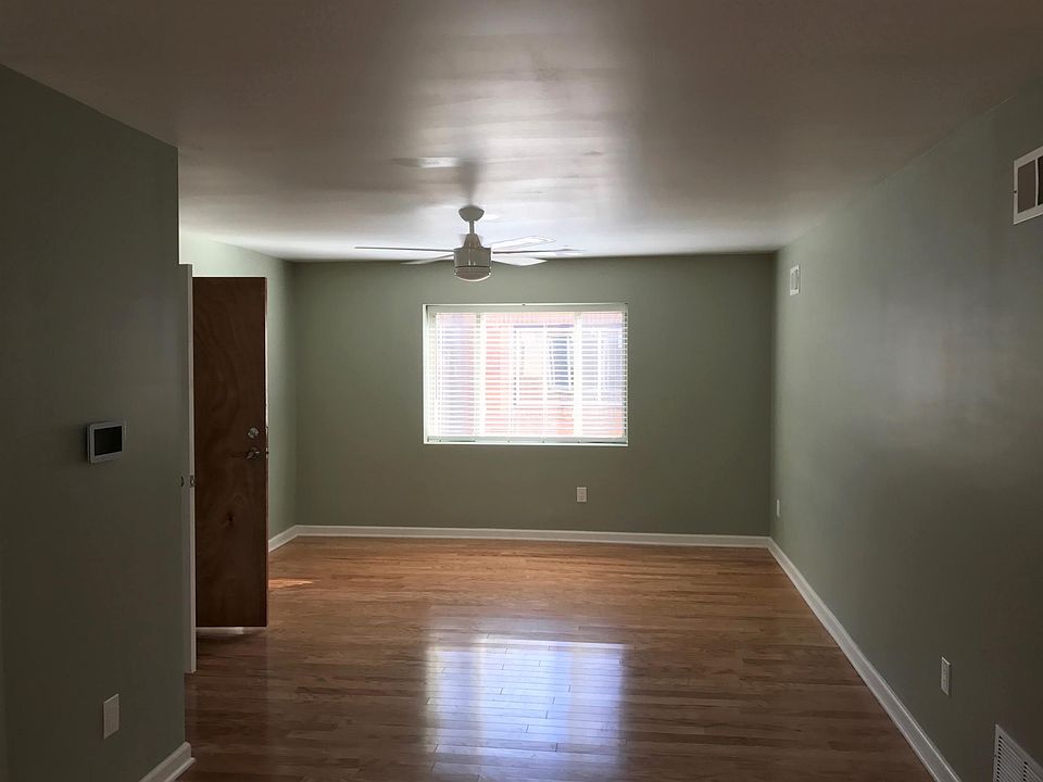 Huge Living room Beautiful hardwood floors! Apartment entrance door