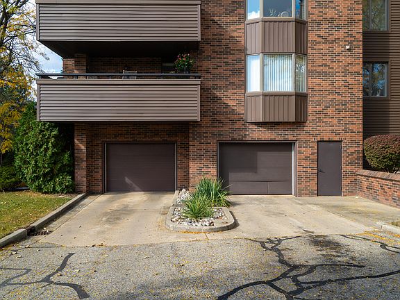 4th image of 3181 Charlevoix Dr SE Unit 308