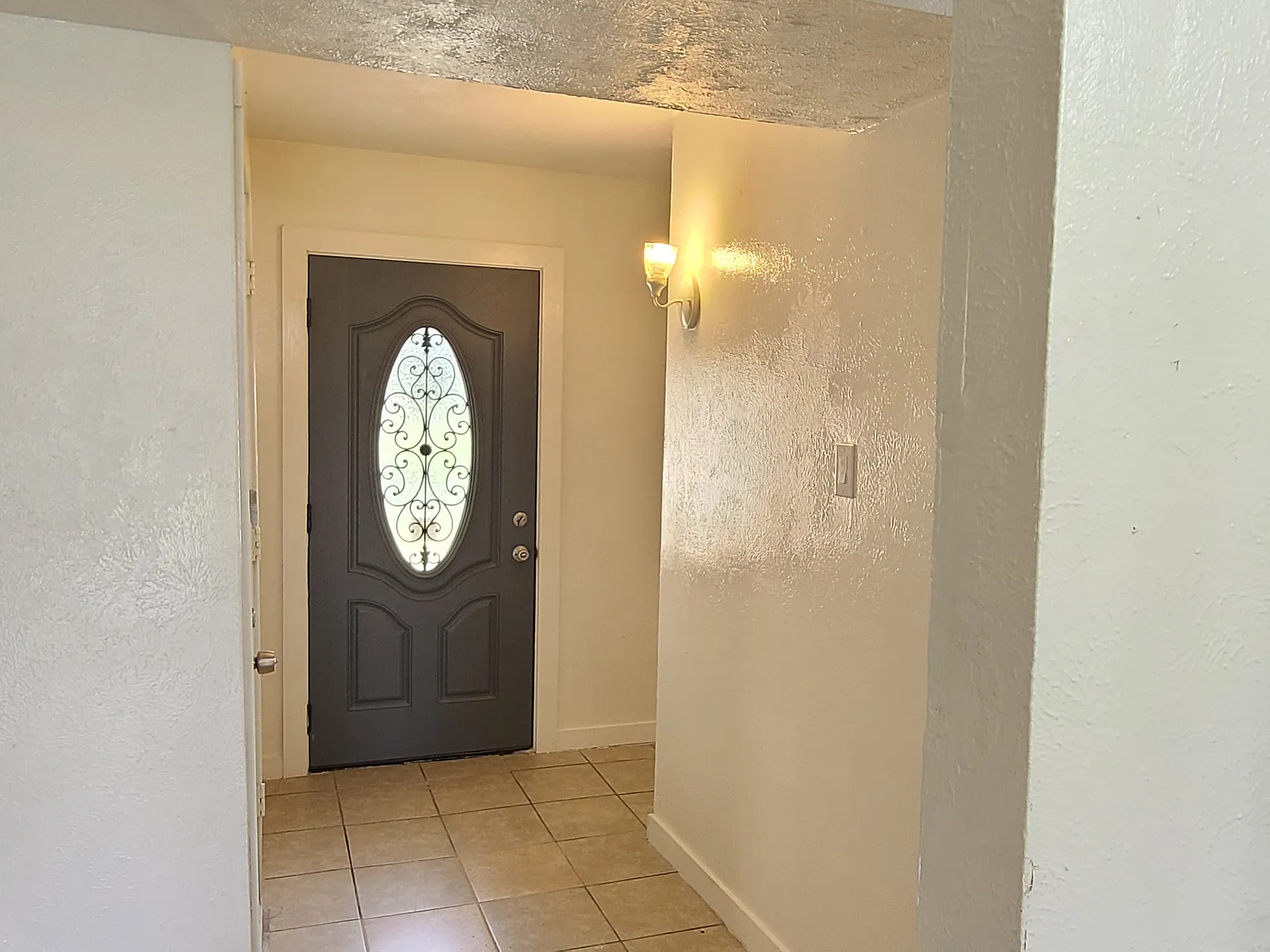4 bed, 1875 sqft, $2,395 — Photo 2