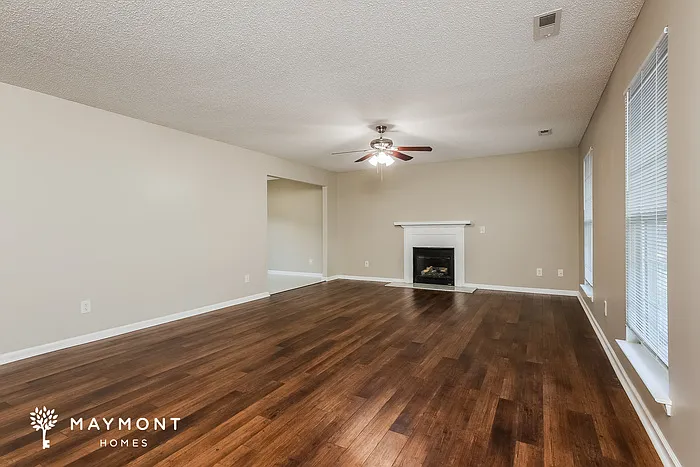 4 bed, 2.5 bath, 1898 sqft, $2,445 — Photo 4