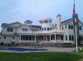 18 Meadow Ave, Monmouth Beach, NJ 07750
