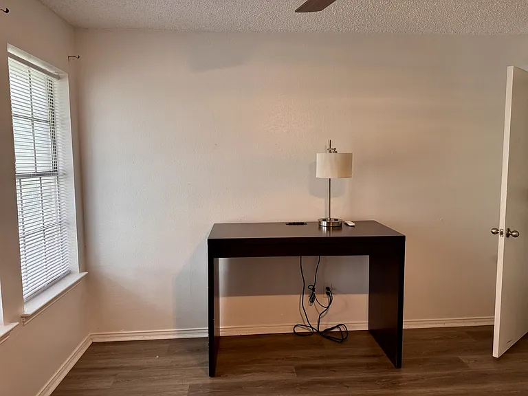 525 Towne House Ln — Photo 14