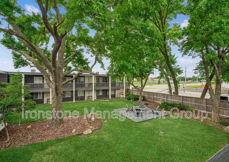 109 S 9th St #201 — Photo 11