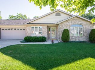 9703 Hart St, Saint John, IN 46373