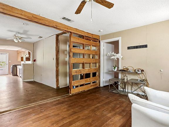 3rd image of 3304 Hardy St