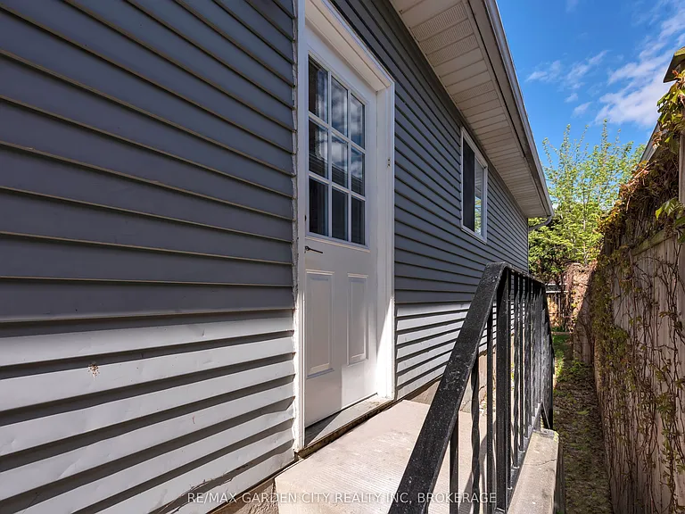 54 Bogart St — Photo 2