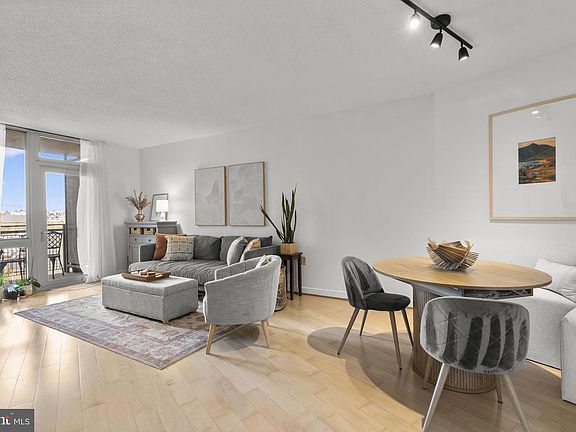 3rd image of 555 Massachusetts Ave NW APT 616