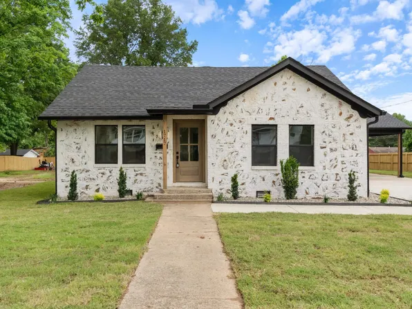 1717 Robins St, Conway, AR 72034