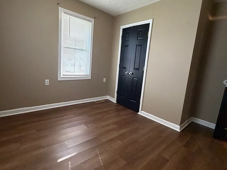 1113 Park Ln — Photo 4
