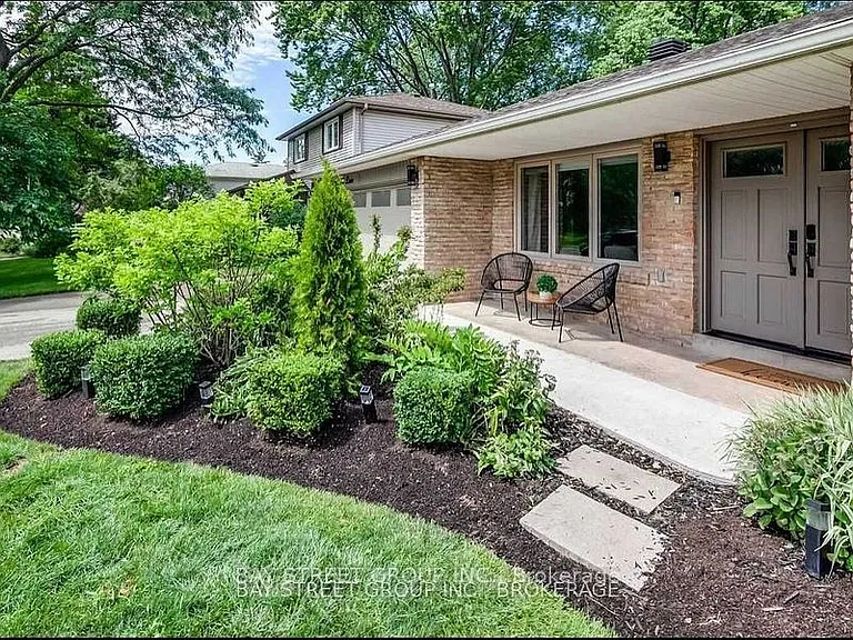 2131 Sunnyvale Dr — Photo 2