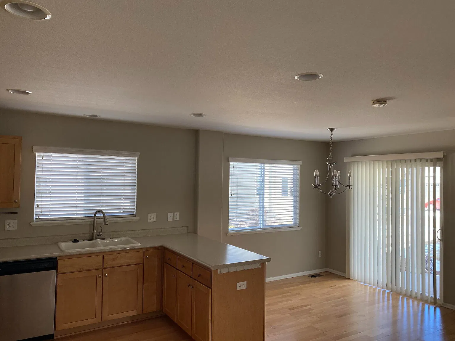 3 bed, 2.5 bath, 1384 sqft, $2,375 — Photo 4