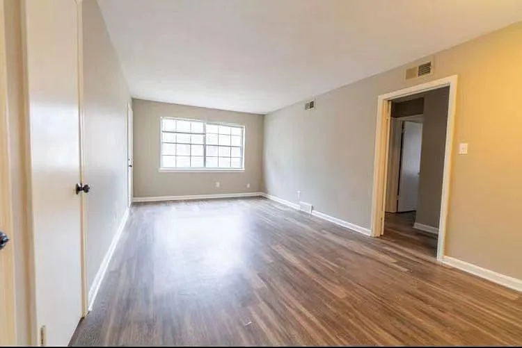 2 bed, 900 sqft, $680 — Photo 3