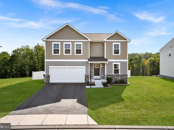 417 Eurasian Dr, Bunker Hill, WV 25413