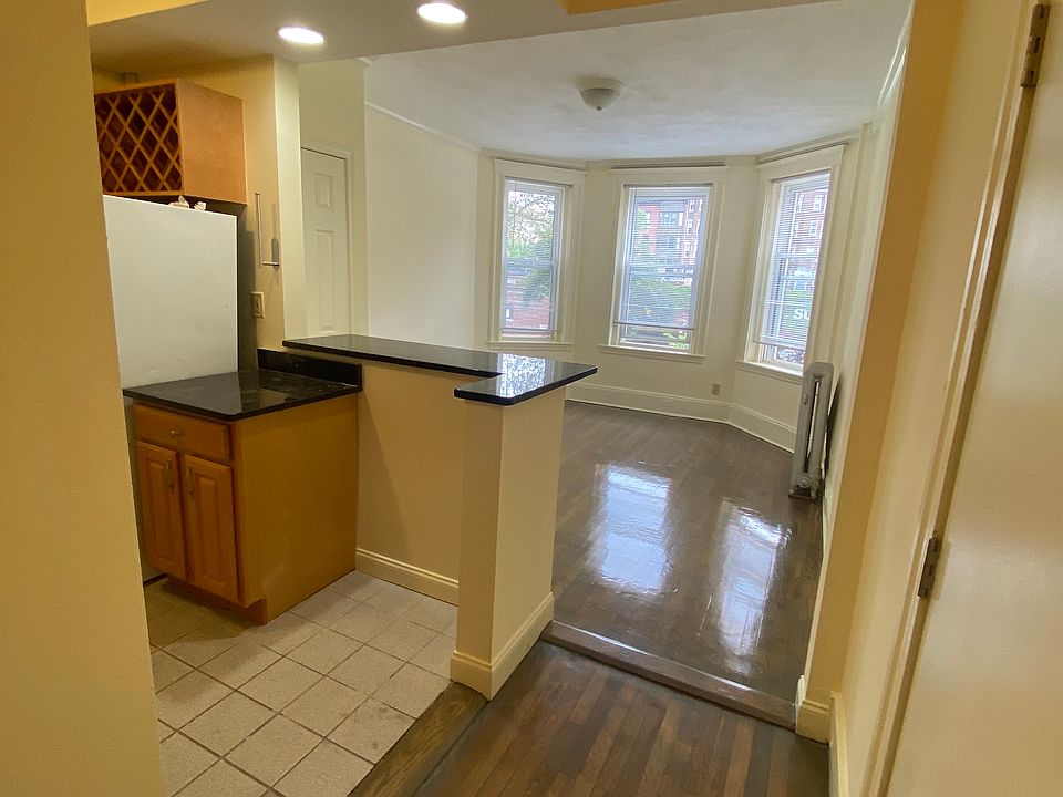 1st image of 51 Queensberry St APT 8