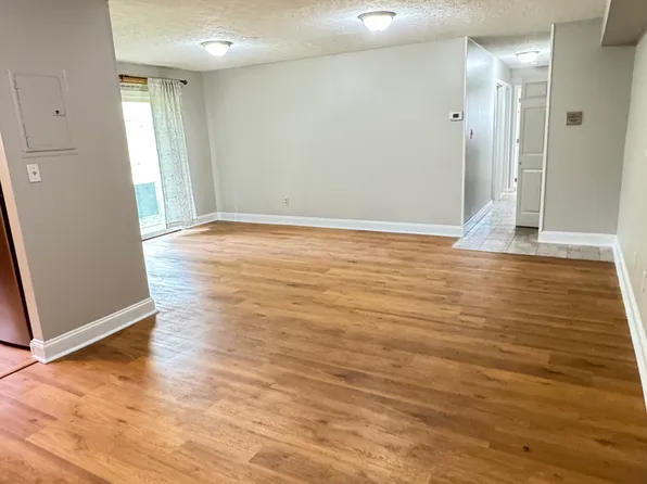 24655 Clareshire Dr APT 104, North Olmsted, OH 44070