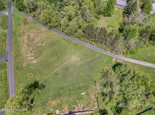 Crescent Ledge Dr, Dallas, PA 18612