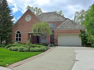 1151 Lone Pine Woods Dr, Bloomfield Hills, MI 48302