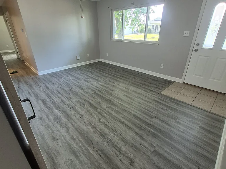 1704 Hawthorne Dr — Photo 6