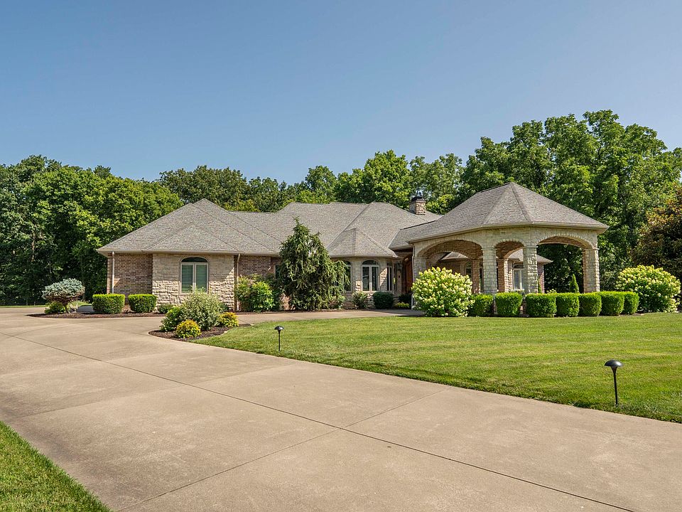 1st image of 410 S Oaks Drive