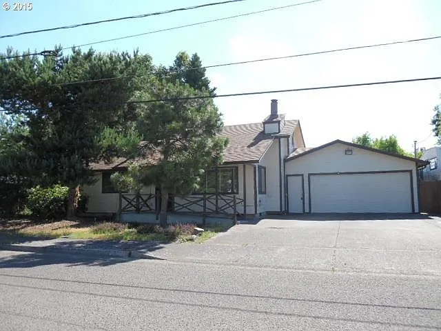 911 Williams St photo 1