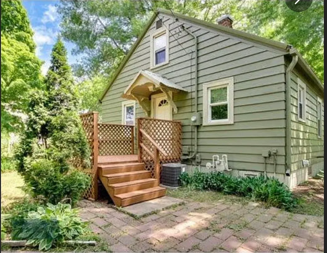3 bed, 1200 sqft, $1,700 — Photo 3