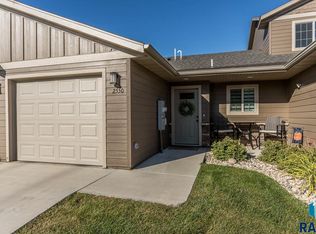 2550 E Meadowside Pl, Sioux Falls, SD 57108