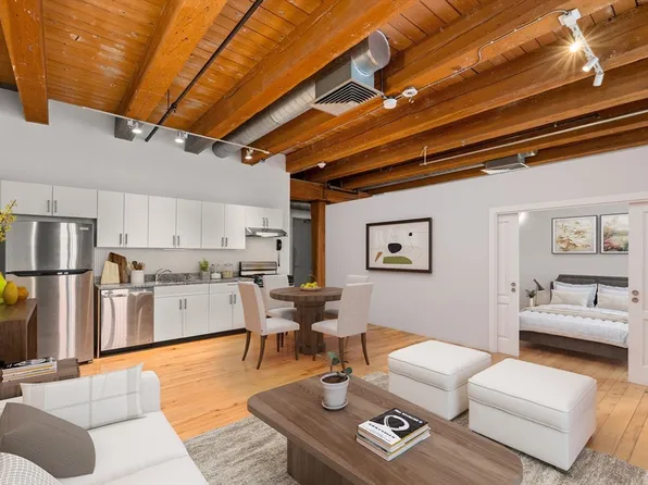 21 Wormwood St Unit 323, Boston, MA 02210