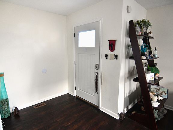 4th image of 2847 Merts Dr