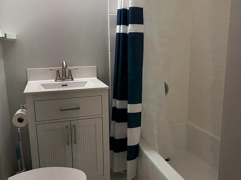 650 Van Buren Ave — Photo 8