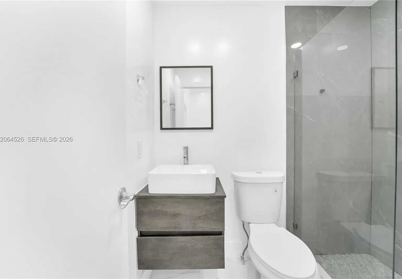 3 bed, 1093 sqft, $3,000 — Photo 4