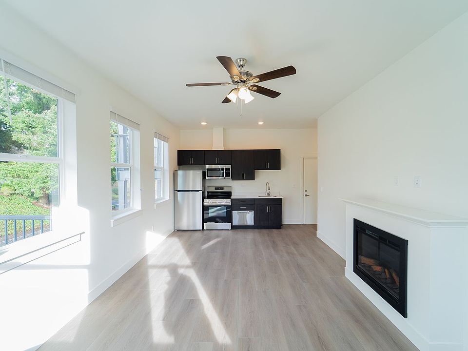 1st image of 1600 SE Lava Dr #101
