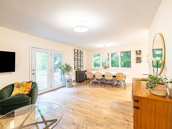 4th image of 4 Maplewood Dr