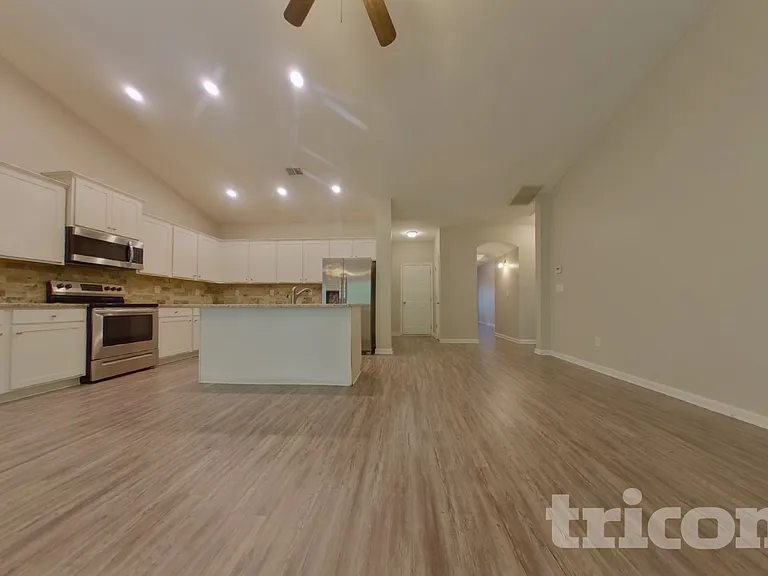 216 Stone Creek Ct — Photo 3