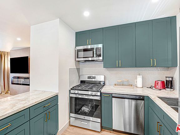 5th image of 5252 Canoga Ave