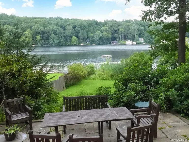56 Twin Lakes Rd — Photo 4