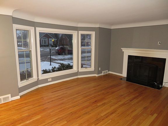 Living Room with natural fireplace
