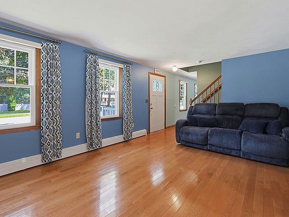 3rd image of 36 Westcott Rd