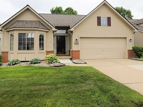 4438 Crimson Ct, Grand Blanc, MI 48439