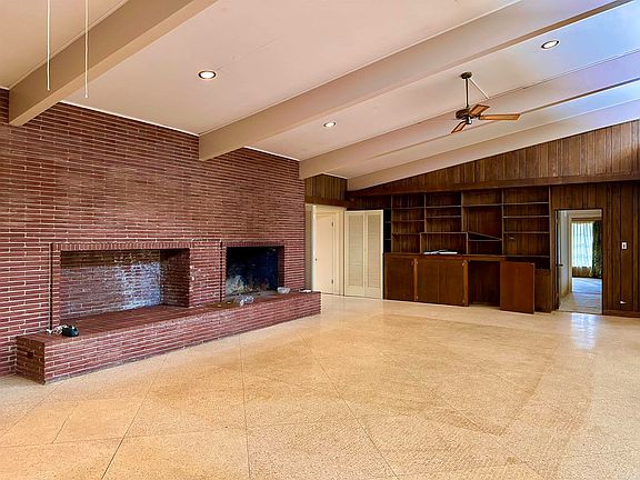 4th image of 1215 N Washington