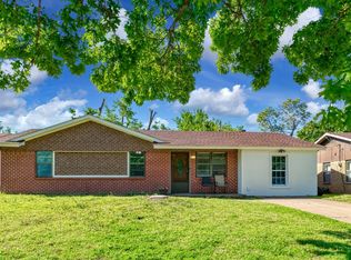 2224 Meadow Crst, Irving, TX 75060