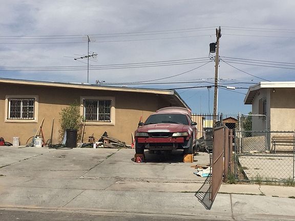 3rd image of 2817 Howard Dr